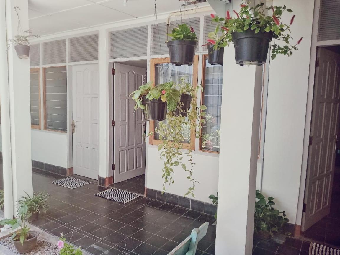 Ndalem Mbak Charly Hotel Pakualaman Buitenkant foto